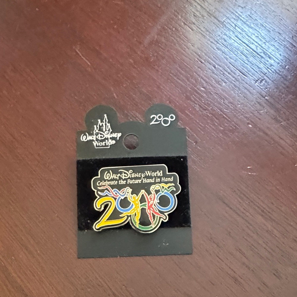 NWT Walt Disney World 2000 Celebration Pin